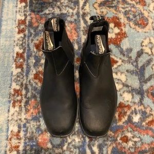 Black blundstone boots